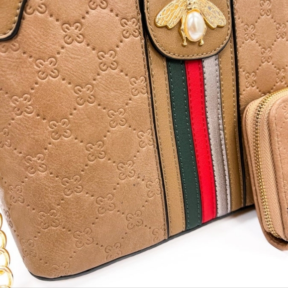 Quilted Crossbody Purse - Picture 3 of 4